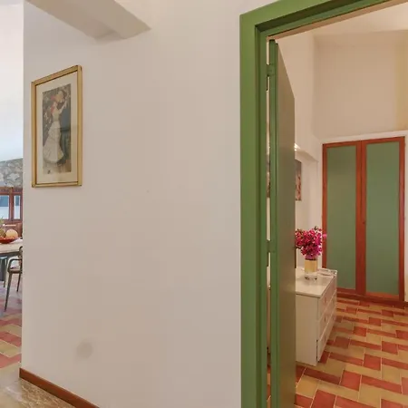 Argentarola Apartment